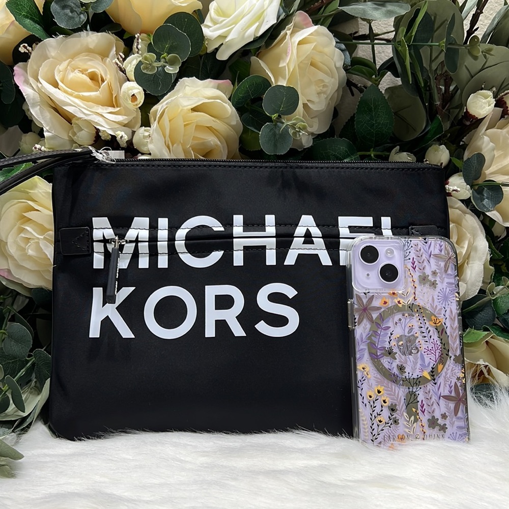 NWT MICHAEL KORS BLACK LARGE SPORTS WRISTLET/ CLUTCH - Picture 13 of 16